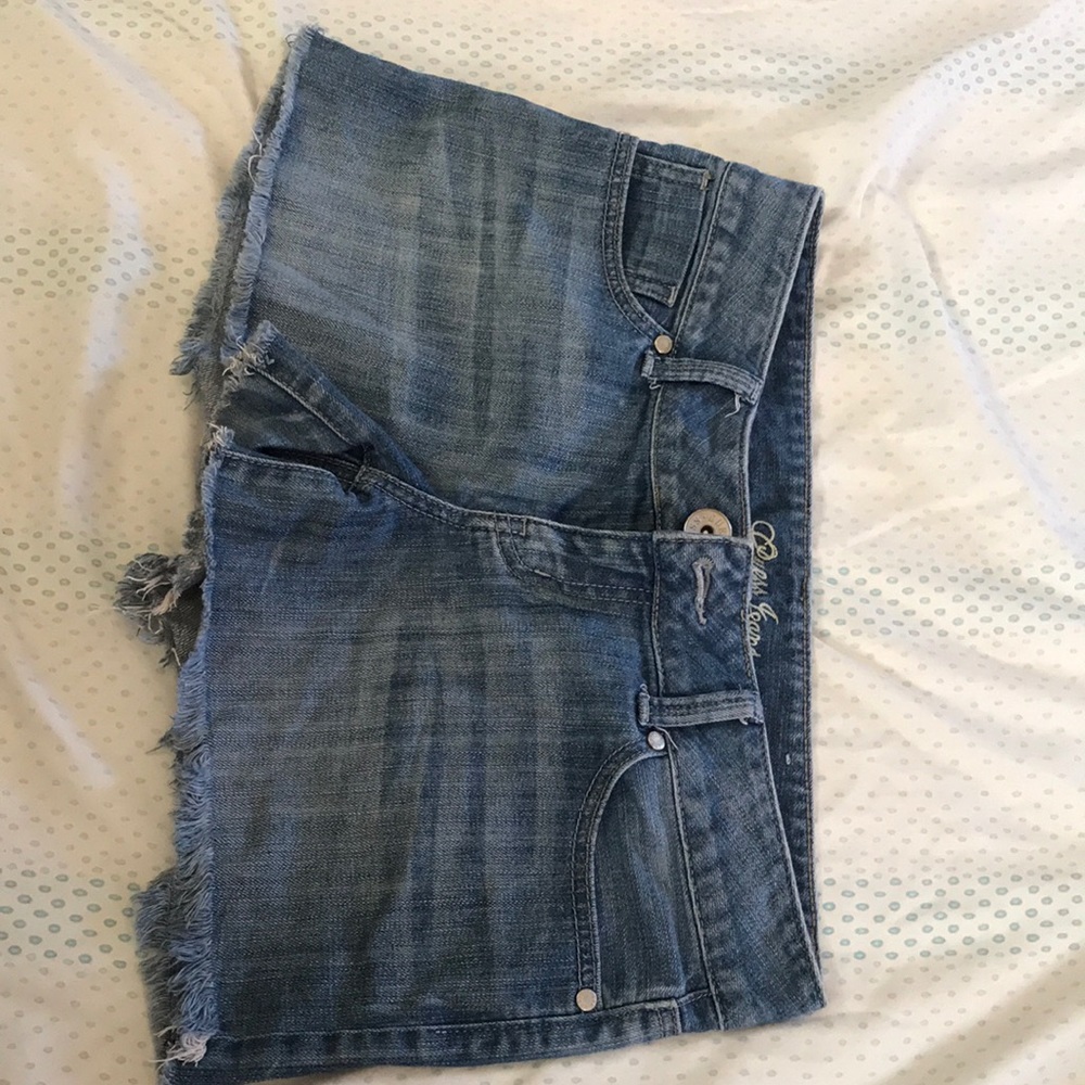 Guess shorts size 28